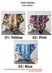 Dettaglio del drappeggio di eleganti foulard di seta in stampe floreali gialle e rosa