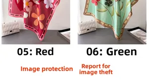 Détail de foulards en satin aux motifs floraux rouges et verts élégants pour femme