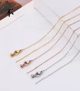 Detailansicht verstellbarer Edelstahlnadelketten in Gold, Roségold und Silber finish