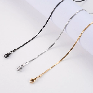 Colliers serpent en acier titane en or, argent et noir avec un fermoir mousqueton sûr
