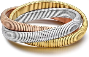 Détail du bracelet tubogas élastique tressé tricolore en or, or rose et argent poli