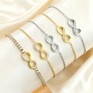 Cinq bracelets symbole infini en or et argent ornés de strass brillants pour femme
