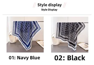Détail des foulards à motifs géométriques bleu marine et noir avec bordure blanche