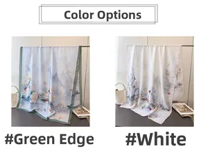 Détail de foulards en satin de soie avec motifs imprimés de magnolia à l'encre chinoise