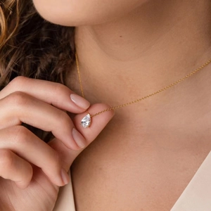 Elegant gold pear cut zircon teardrop pendant necklace on minimalist link chain