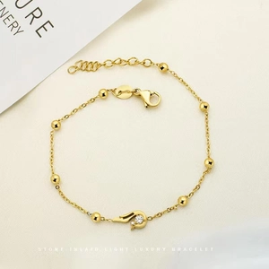 Minimalist gold clover bracelet with zircon stone and polished beads in stainless steel