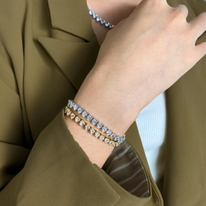 Eleganti bracciali tennis a forma di cuore in oro e argento con pietre di zircone lucide