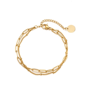 Bracelet double couche en maille trombone dorée avec petites perles et médaille