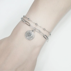 Bracelet double rang en argent avec chaîne trombone, chaîne à billes et pendentif pièce