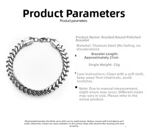 Detail view of silver titanium steel curb chain bracelet with 21cm length and 23g weight