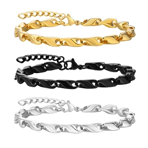 Détails des maillons en forme de vague sur bracelets en acier or, noir et argenté