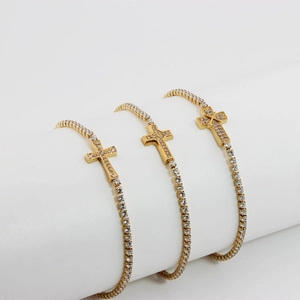Bracelet Croix en Zircon de Luxe pour Femme en Acier Inoxydable Plaqué Or Chaîne Tennis Bijoux Religieux à la Mode Réglable