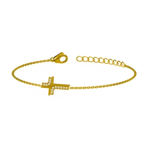 Vue détaillée d'un bracelet doré avec pendentif croix serti de zircons cubiques brillants