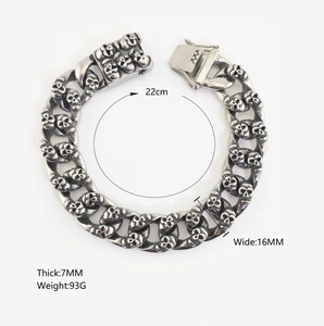 Detail of vintage steel Cuban chain showing dual skull links and 22cm length parameters