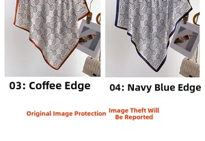 Detailansicht von Seidentüchern mit Wellenmuster in Braun und Marineblau an Clips