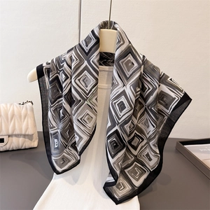 Geometric herringbone cotton-linen scarf with black and white diamond pattern