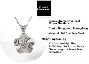 Détail macro du collier en acier inoxydable 304 argenté avec pendentif fleur en zircon 3A