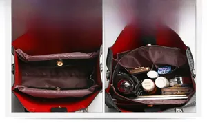 Détails de l'intérieur du sac à main effet serpent montrant la grande capacité et poches