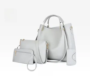 Ensemble de 4 sacs gris comprenant un grand cabas, une bandoulière, une pochette et un porte-carte