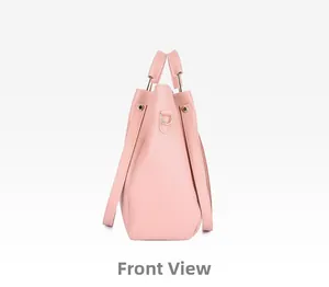 Vue latérale du sac à main en cuir rose montrant le fond large et les ferrures dorées