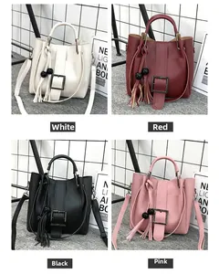 Vierteiliges Set von Eimertaschen in Weiß, Rot, Schwarz und Rosa mit Tasseln