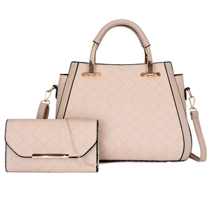 Elegante borsa tote beige con trama intrecciata e pochette coordinata da donna