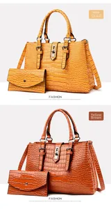 Vue détaillée de la texture crocodile sur des sacs à main de luxe avec boucles métalliques