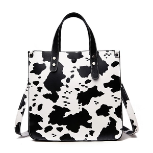 Grande borsa tote alla moda con stampa mucca, manici neri e tracolla regolabile