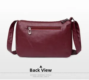 Dettaglio della borsa a tracolla in pelle rosso vino con pratica tasca posteriore con zip