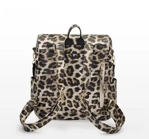 Vue arrière détaillée du sac à dos léopard montrant les bretelles et la poche antivol
