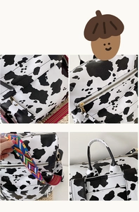 Détails du sac à dos motif vache avec fermetures éclair et bandoulière tissée ethnique