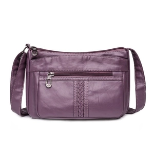 Borsa a tracolla viola da donna in morbida pelle con tasche multiple e dettagli intrecciati