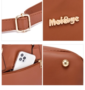 Détails du sac en cuir marron avec boucle dorée, bandoulière et poche zippée latérale