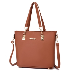 Sac fourre-tout marron en similicuir pour femme avec logo doré et bandoulière amovible