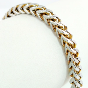 Vista macro del bracciale bicolore in oro e argento con maglia Franco in metallo