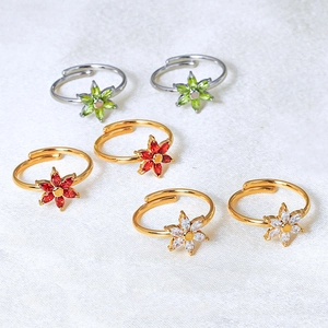 Bagues fleurs ajustables avec zircons colorés en finitions dorée et argentée