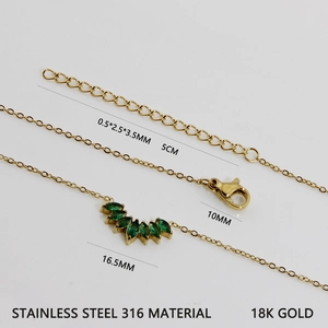 Collier en acier inoxydable 316 doré 18 carats avec pendentif pétale de zircon vert