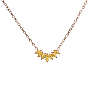 Détail du collier épi de blé en or rose avec zircons jaunes taillés en marquise étincelants