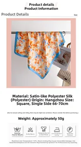 Détail d'un foulard carré en satin de polyester avec bordure bleue et fleurs oranges