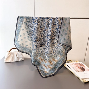 Pañuelo de seda reversible con diseño de espiga y elegantes motivos paisley florales