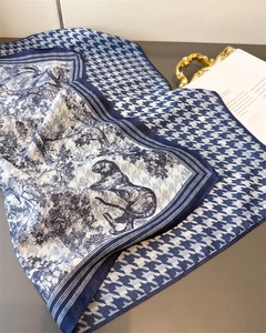Detail of double-sided silk scarf with houndstooth pattern and leopard jungle print