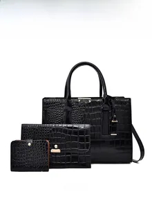 Détails d'un ensemble de trois sacs à main noirs à motif crocodile et fini brillant