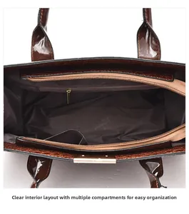 Structure interne du sac à main marron à motif crocodile avec compartiments