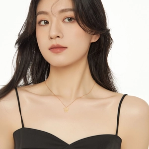 Collier élégant avec pendentif lettre W en or et pierres de zircon pour femmes