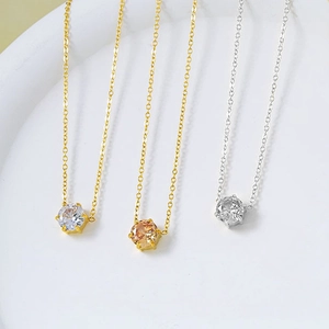 Collier en acier inoxydable plaqué or 18 carats avec pendentif zircon brillant à 6 griffes