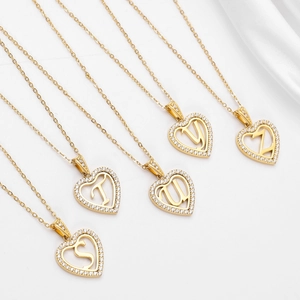 Collier cœur doré avec incrustation de zircon et pendentifs de lettres chic