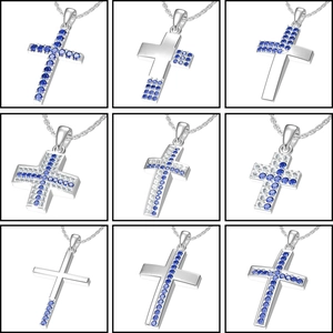 Dettaglio dei ciondoli a croce con cristalli blu e finitura in acciaio inox argento