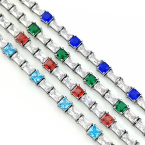 Bracelet tennis étincelant avec zircons colorés et maillons en métal argenté
