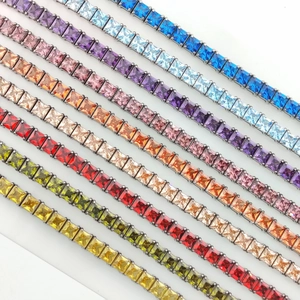 Bunte Tennisarmbänder mit quadratisch geschliffenen Zirkoniasteinen in vielen Farben