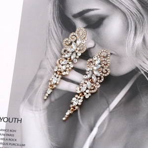 Sparkling crystal tassel drop earrings in vintage baroque style with gold-plated finish